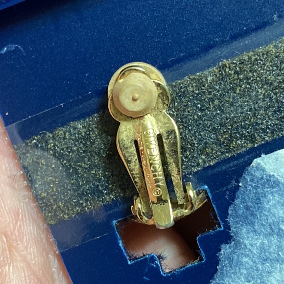 🖤Vtg💕GIVENCHY green stone clip earrings - Picture 6 of 17